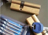 被插芯锁拦住了进家门的路？开锁小诀窍快快来