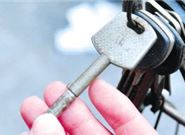 被锁在防盗门外，开锁需要多少钱?